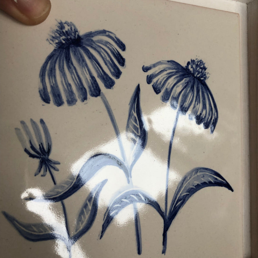 Echinacea Handpainted azulejo glazed ceramic tile 15 cm x 15 cm /  Kézműves csempe